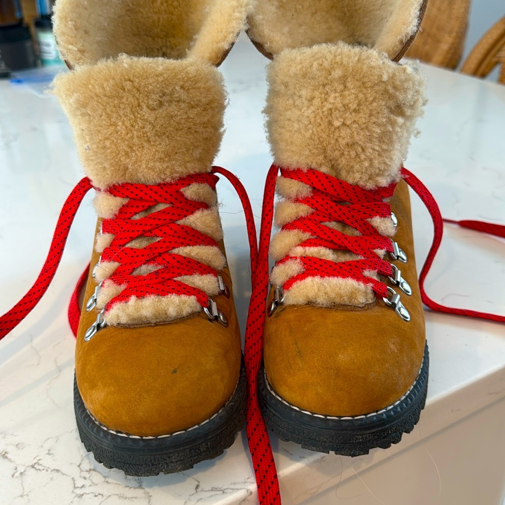 Cozy Shearling-Lined Boots with Red Laces
